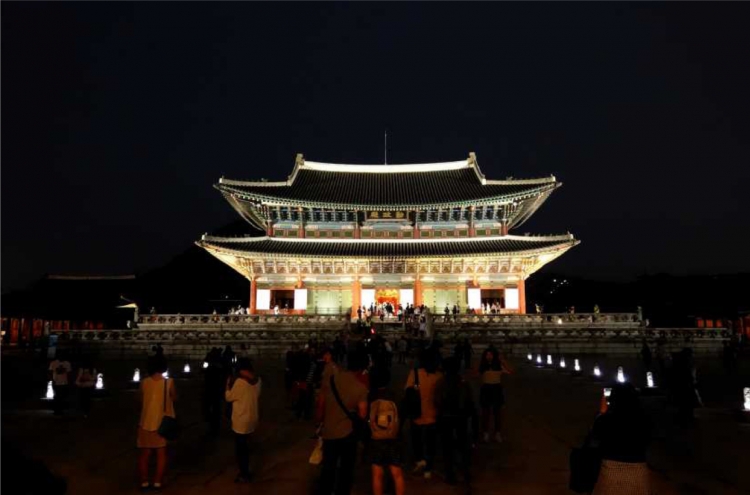 Night tours of royal palaces to reopen next week