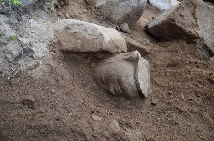 Missing head of Buddha statue on Namsan in Gyeongju discovered