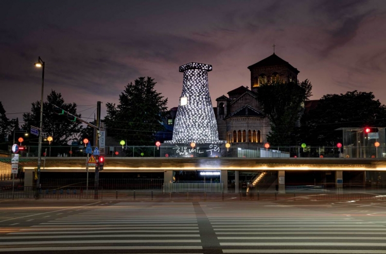 Installation work in central Seoul becomes talk of town
