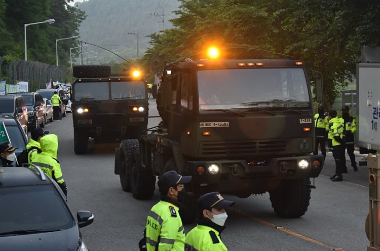 USFK takes old THAAD equipment out of Seongju base after replacement