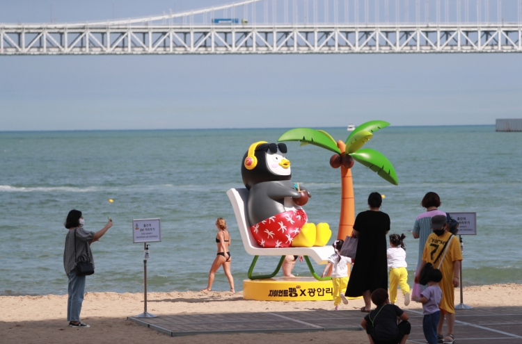 Beaches open nationwide amid coronavirus jitters