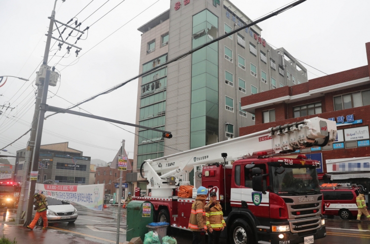 Two dead and 28 injured in hospital fire in southwestern region