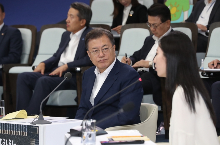 Moon's approval rating dips to 4-month low on real estate, N. Korea policies