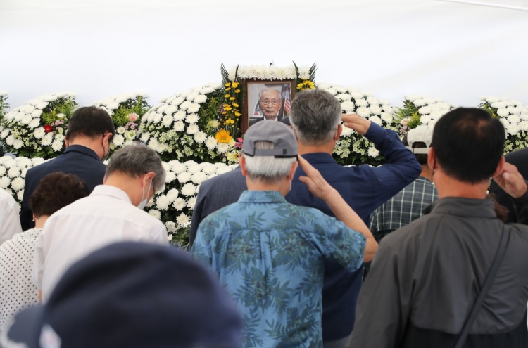 Korean War hero Paik laid to rest