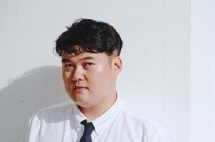 Kim Bong-gon returns Young Writer Award following controversy over use of private messages