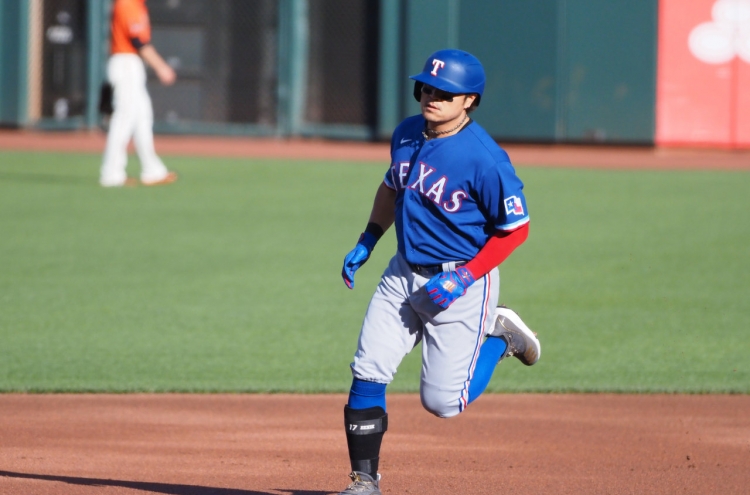 Choo Shin-soo homers to help Rangers beat San Francisco