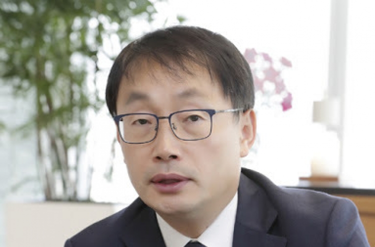 KT CEO urges transformation into platform company