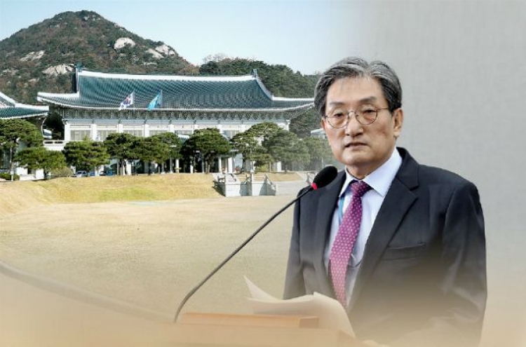 Moon's chief of staff, five senior aides offer to resign