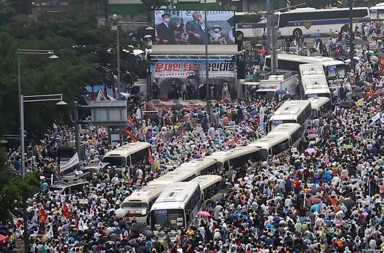 Seoul bans rallies with 10 or more people