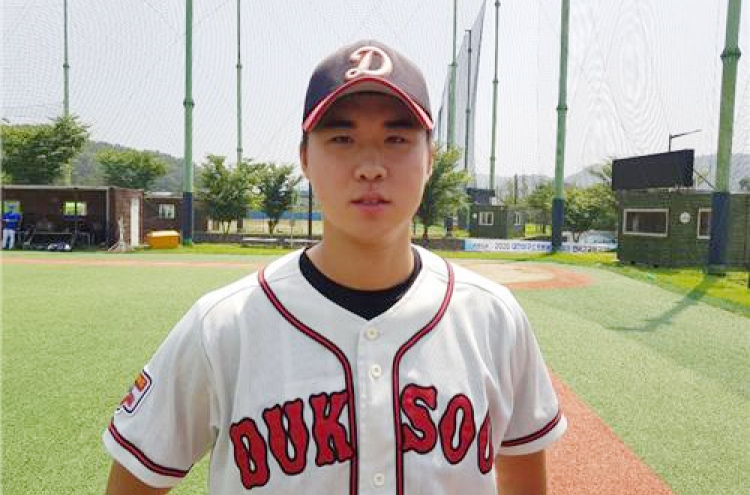 Top pitching prospect drafted by father's former KBO team