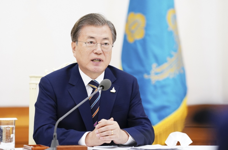 Moon requests churches’ cooperation in virus fight; Christian leaders appear unmoved