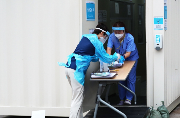 S. Korea reports 371 more COVID-19 cases, Level 2 social distancing extended by another week