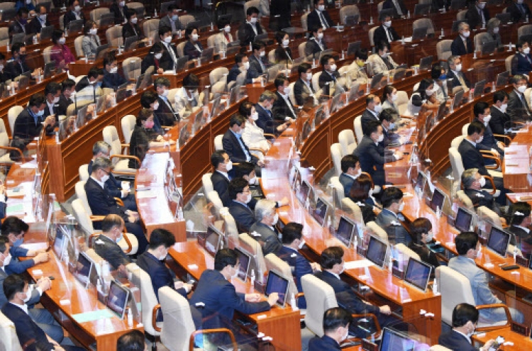 Ratio of female lawmakers, ministers in S. Korea hits record high