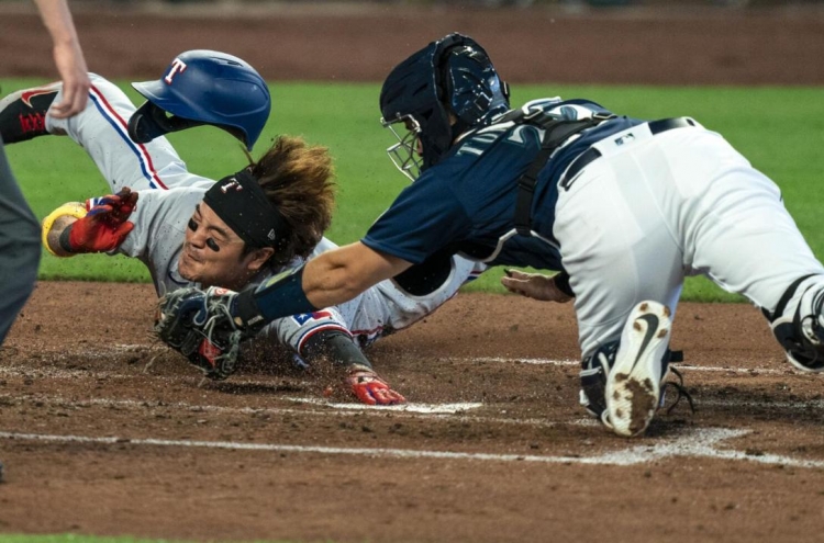 Rangers' Choo Shin-soo leaves game with sprained wrist