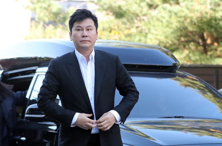 Ex-YG chief admits to overseas gambling charges during court hearing