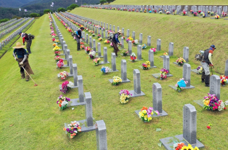 National cemeteries to close during Chuseok holiday to prevent virus spread