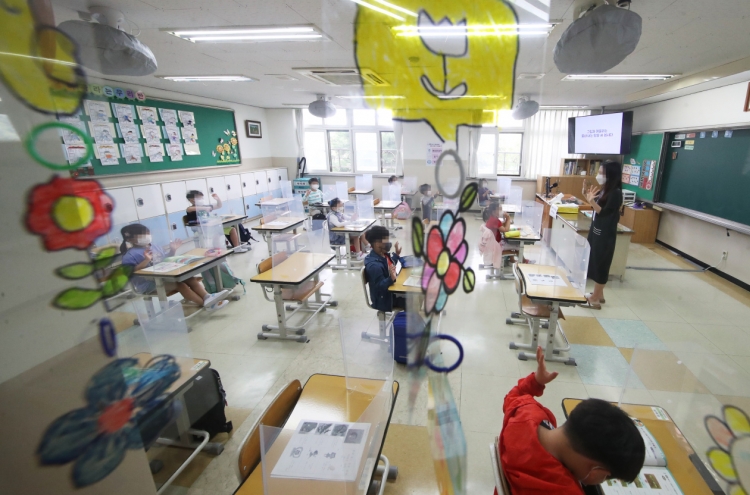 Students in greater Seoul return to school as virus slows, learning gap widens