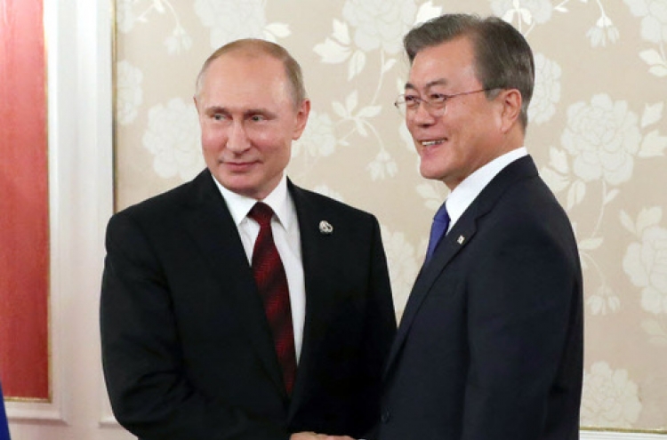Moon, Putin hope to deepen cooperation on 30th anniv. of bilateral ties