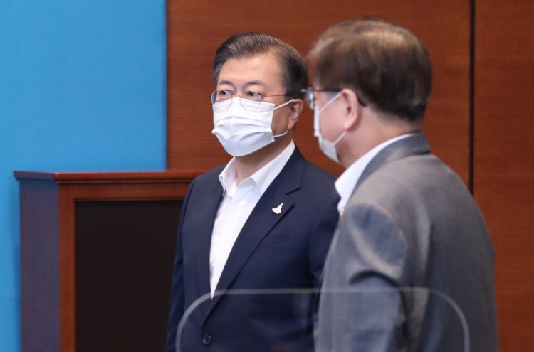 Moon expresses condolences over death of S. Korean official in shooting by N. Korean troops