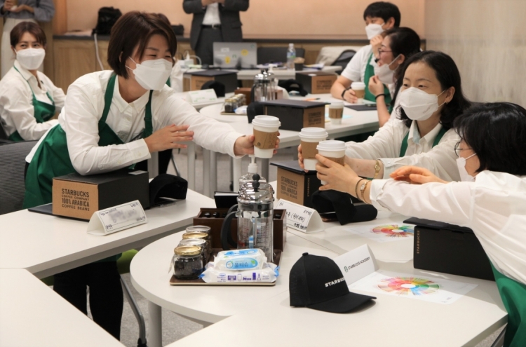 Starbucks Korea kicks off 2nd round of support for middle-aged entrepreneurs