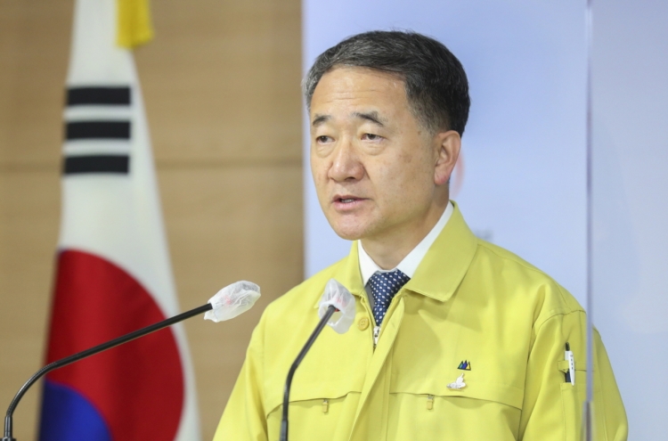 Health Minister Park reiterates gov't stance on continuing flu vaccines amid deaths