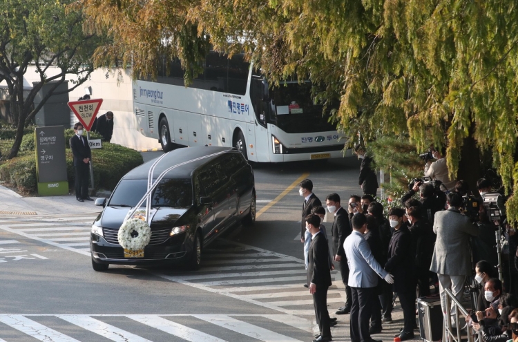 Remembered as superb biz mogul, Samsung chief Lee Kun-hee laid to rest