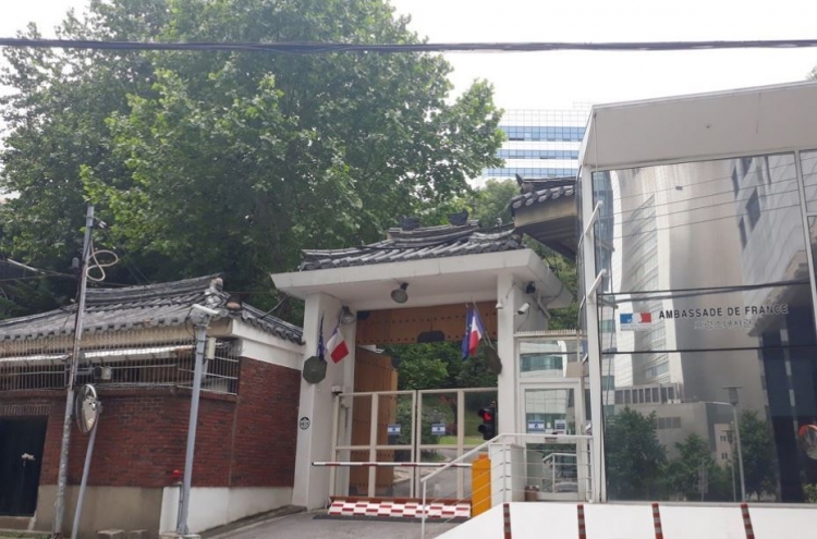 Police detain one of two men suspected of threatening French envoy in Seoul