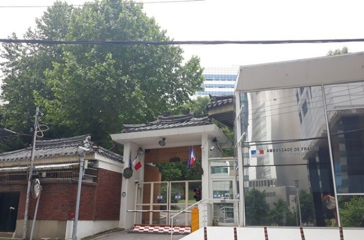 Two foreign nationals arrested for posting threats on French Embassy complex