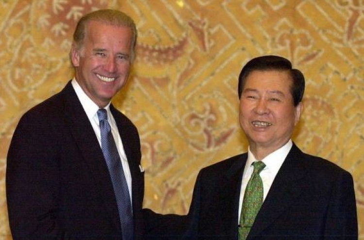 Presidential library discloses letters exchanged by Kim Dae-jung, Joe Biden