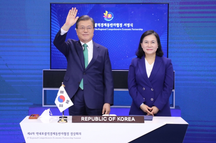 S. Korea signs world’s largest free trading deal