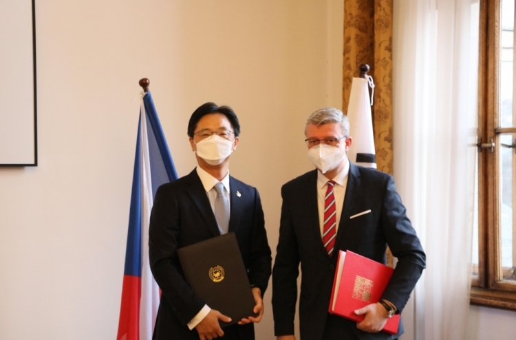 S. Korea, Czech Republic sign amended air services agreement