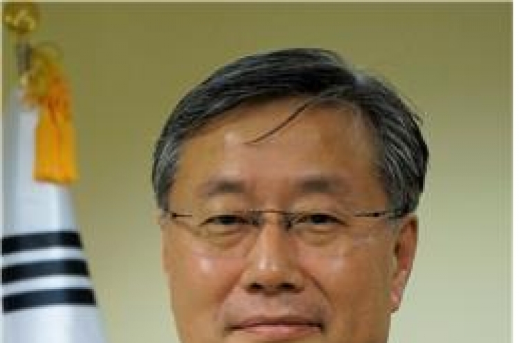 Moon names new secretary for foreign policy