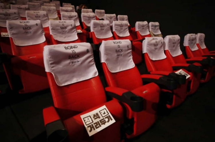 Number of weekday moviegoers falls amid worsening pandemic