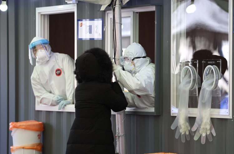 [Newsmaker] COVID-19 cases top 60,000 in S. Korea amid worst wave of pandemic