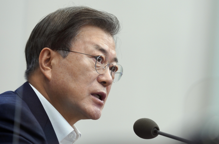 Moon's approval rating drops to lowest point