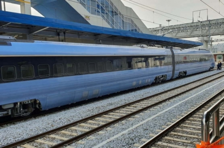 Moon rides S. Korea's brand-new low-carbon bullet train