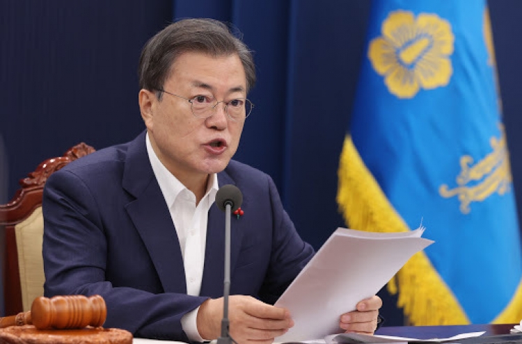 Moon prioritizes virus control, housing market stabilization in 2021 policy tasks