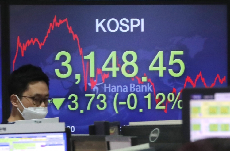 Seoul stocks slip on institutional profit-taking