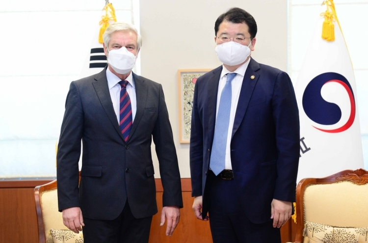 Vice FM meets German envoy to discuss bilateral ties, pandemic, peninsula peace