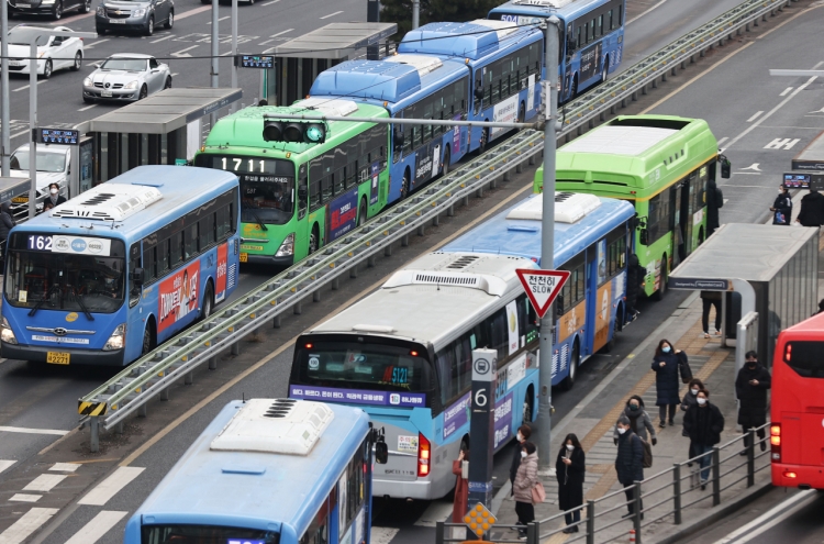 Seoul's public transport ridership fell sharply last year due to COVID-19: data