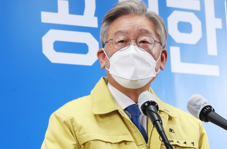 Gyeonggi chief Lee widens lead in presidential hopefuls' poll