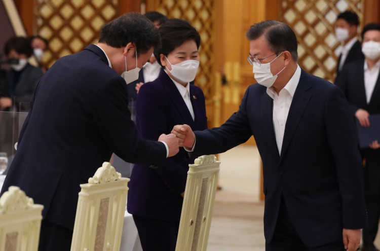 Moon says govt. open to special 'consolatory money' for Korean people over coronavirus damages