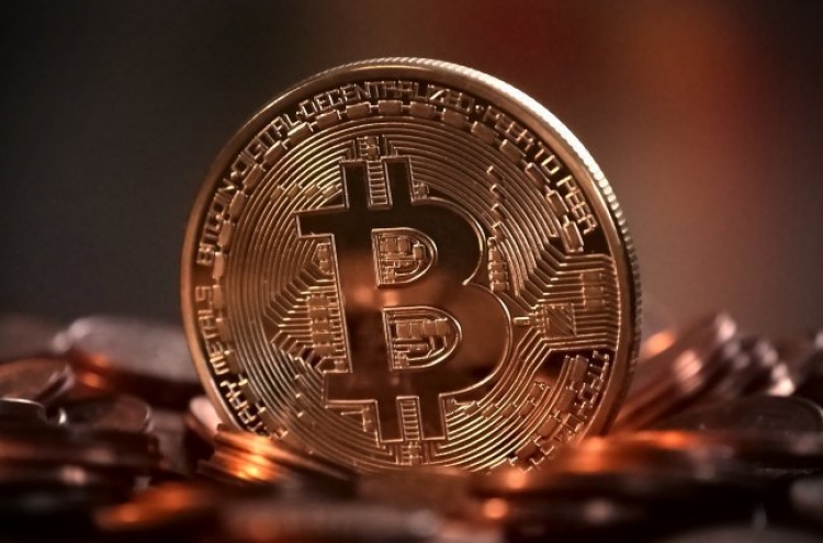Bitcoin falls most in a month on worries prices are excessive