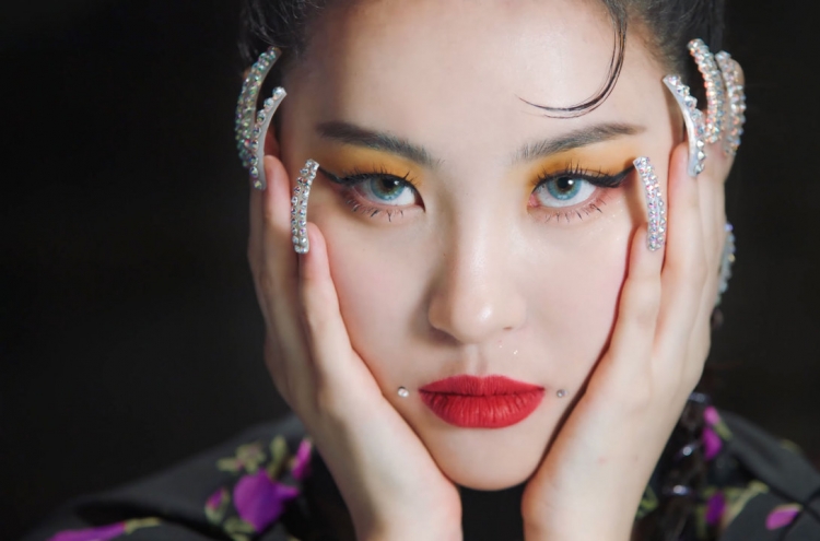 Sunmi returns with a bold swing of ‘Tail’