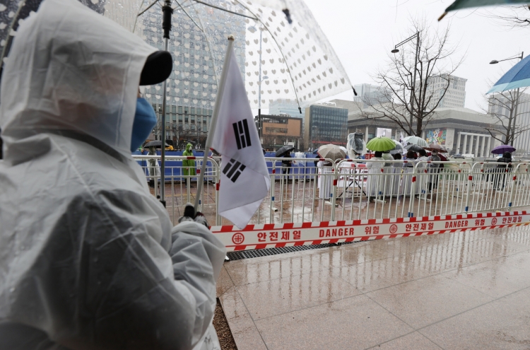 Small rallies held in Seoul amid coronavirus concerns