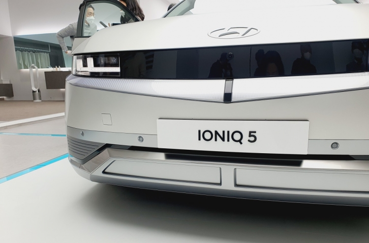Ioniq 5 bedazzles with futuristic silhouette, expanded interior space