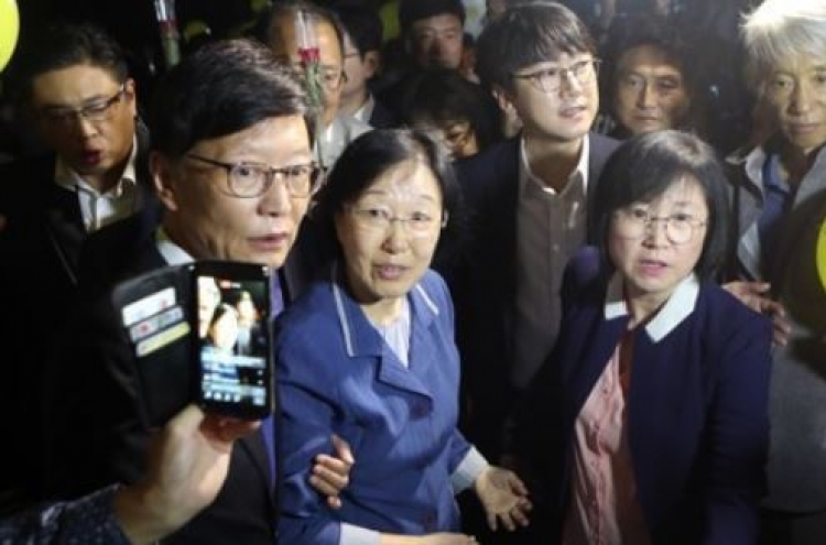 Senior prosecutors meet over ex-prime minister's bribery case