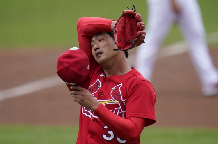Cardinals' Kim Kwang-hyun allows 2 runs in 2 innings in return to spring training action