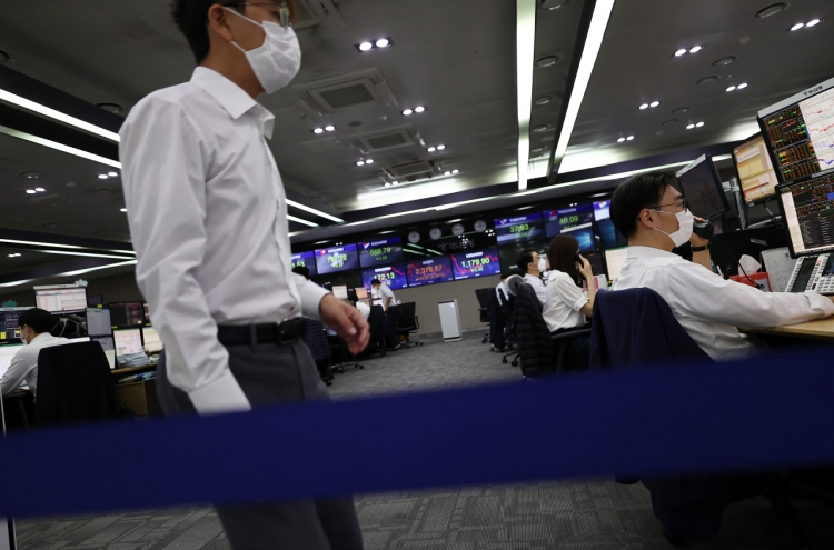 More Koreans inclined to invest in stocks in wake of COVID-19: survey