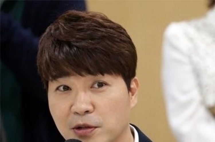 [Newsmaker] Comedian Park Soo-hong to sue brother, sister-in-law